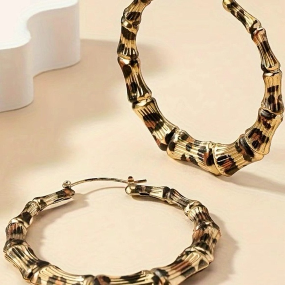 Fashionable Bamboo Joint Design Hoop Earrings, Fashion Leopard Jewelry - Picture 3 of 5
